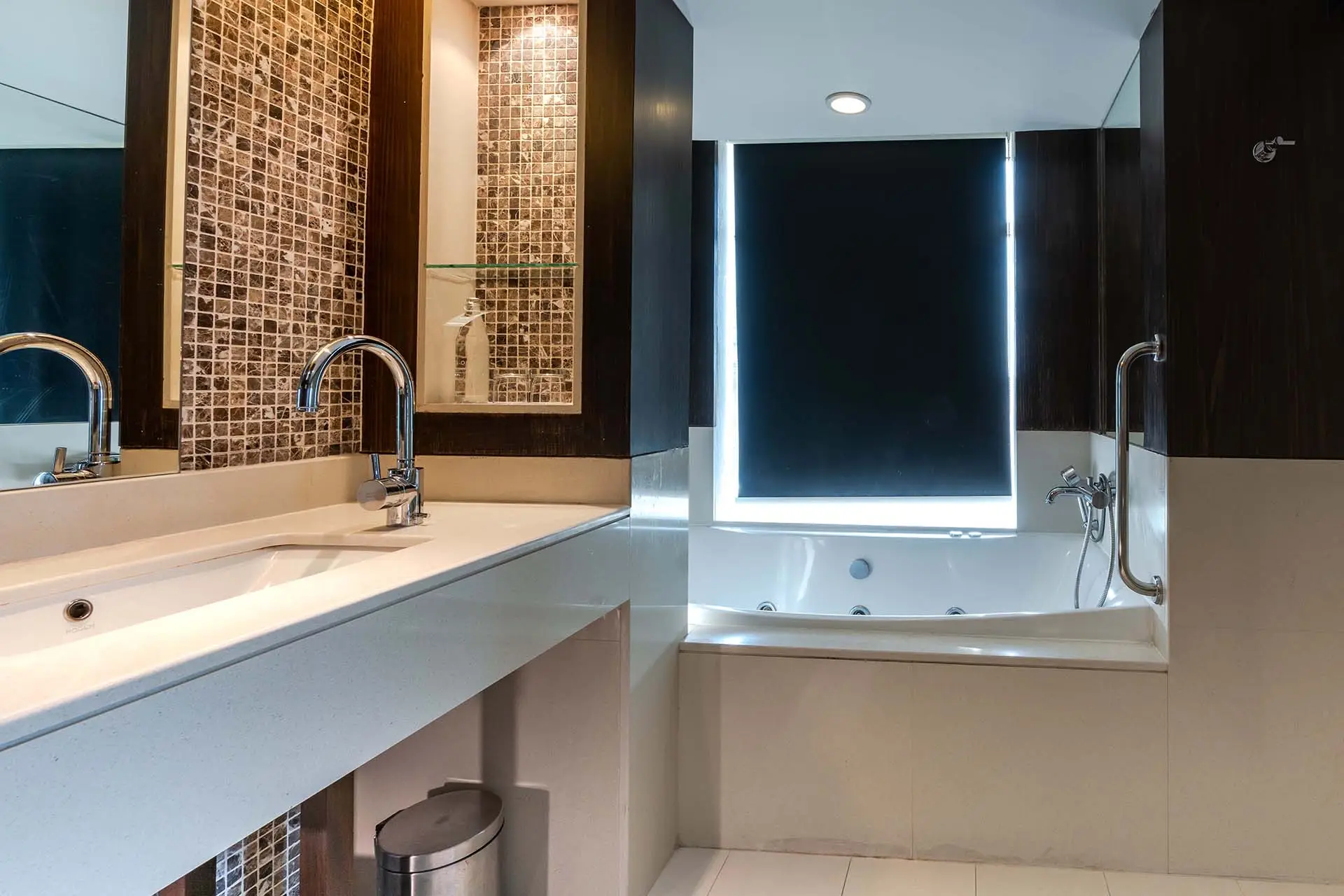 A-ONE-Pattaya-Urban-Bathroom-Suite-00003