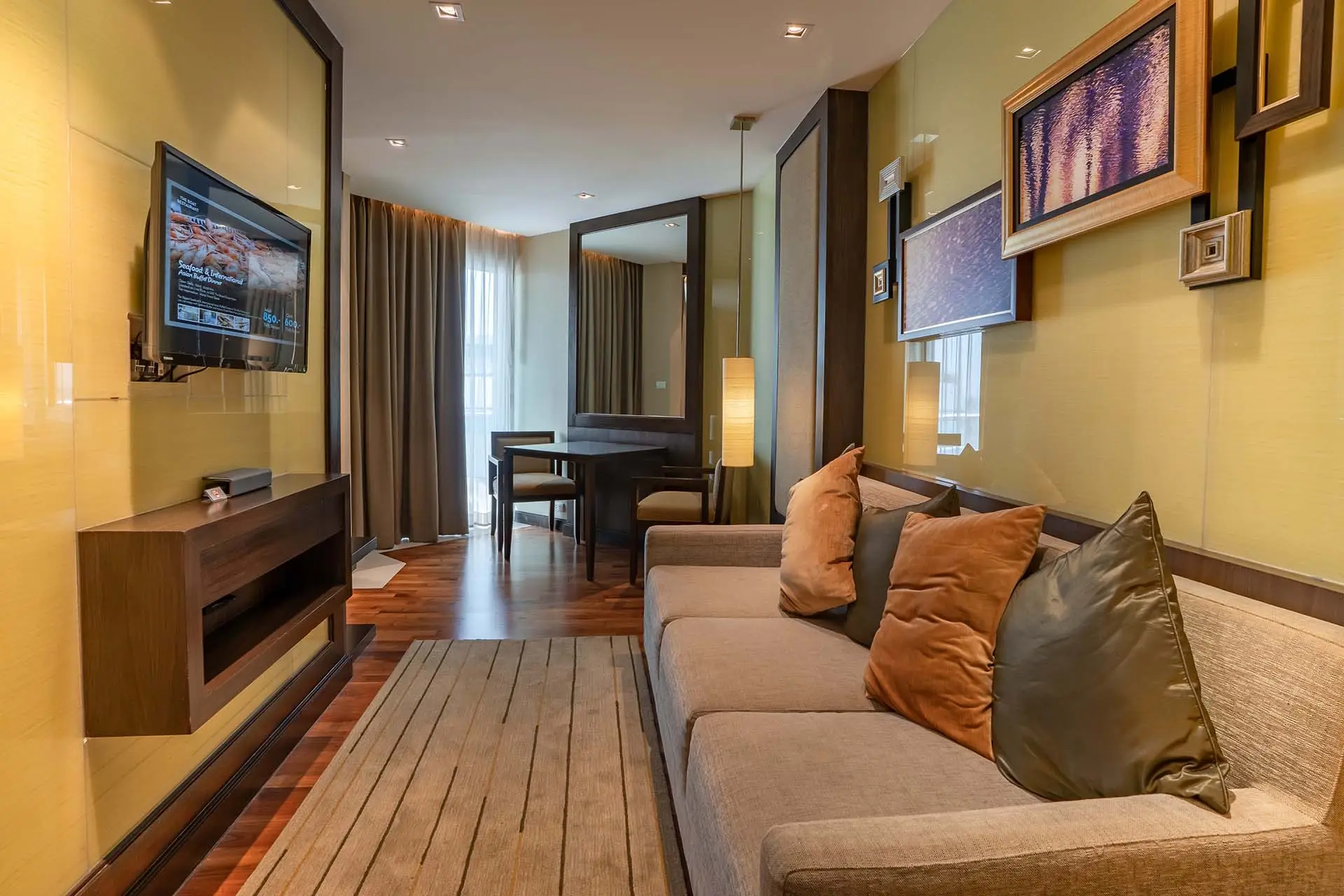 A-ONE-Pattaya-Urban-Suite-Room-Sofal